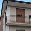 Tinteggiatura esterna con decorazione di un'abitazione a Nuvolera (Brescia)