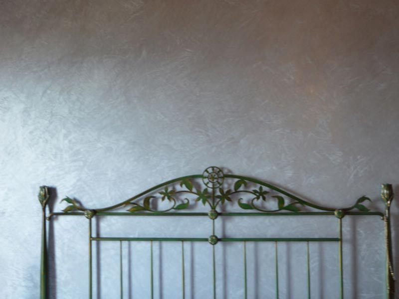 Testata camera da letto con pittura metallizzata