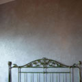 Camera da letto realizzata con pittura Metallizzata
